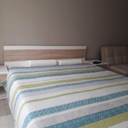 Treti Mart North Apartment Primorsko Exterior photo