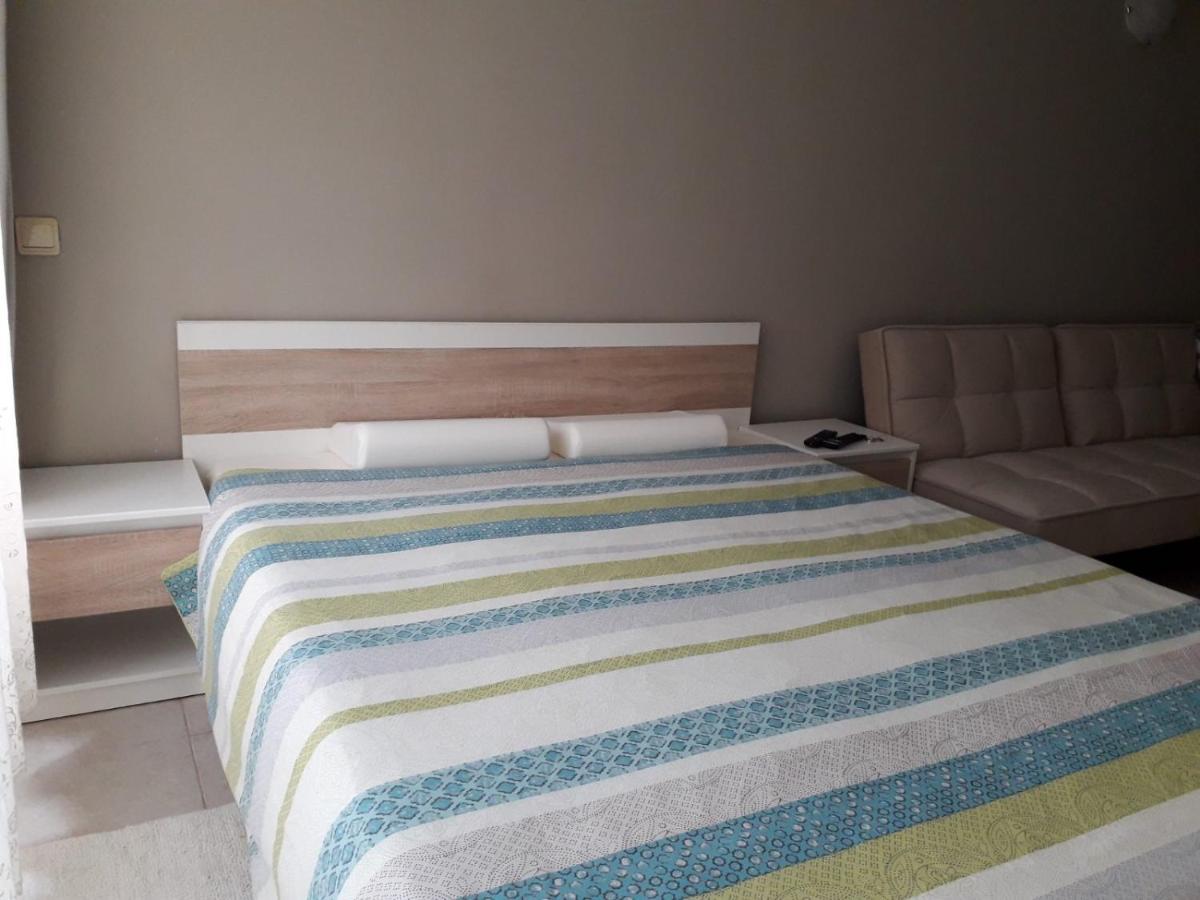 Treti Mart North Apartment Primorsko Exterior photo